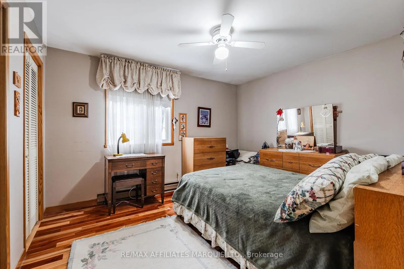 645 DUNDAS CRESCENT