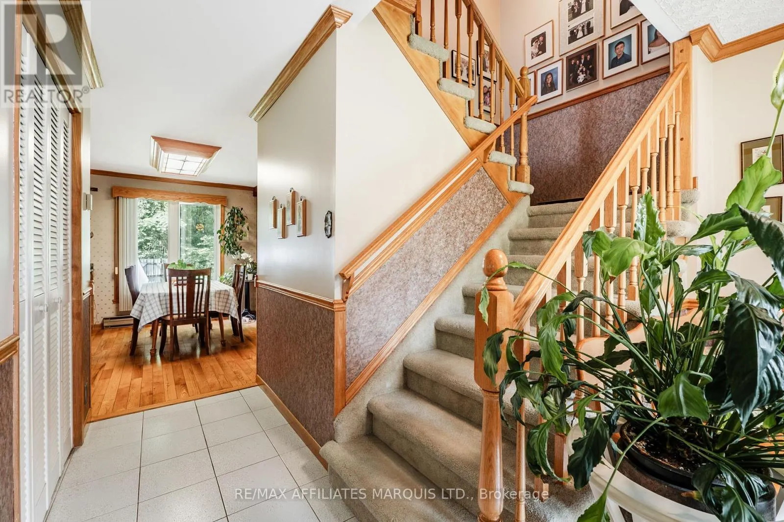 645 DUNDAS CRESCENT