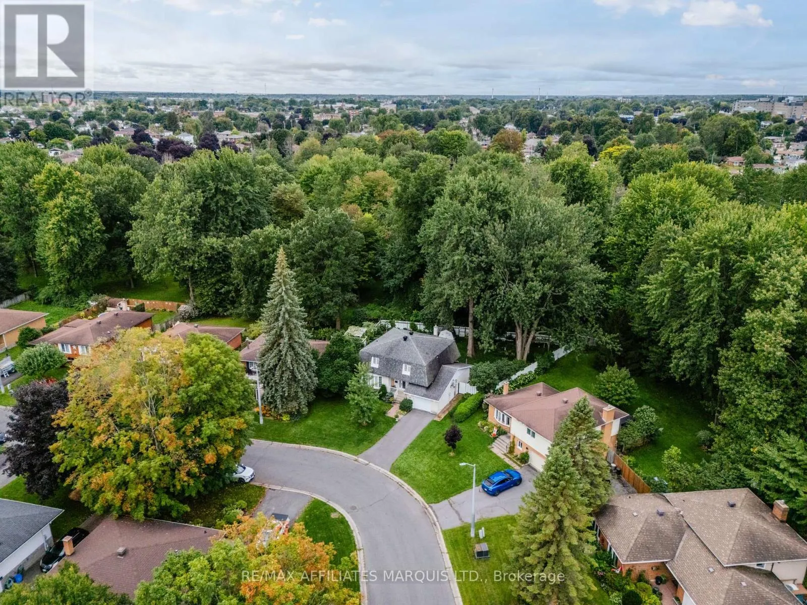 645 DUNDAS CRESCENT