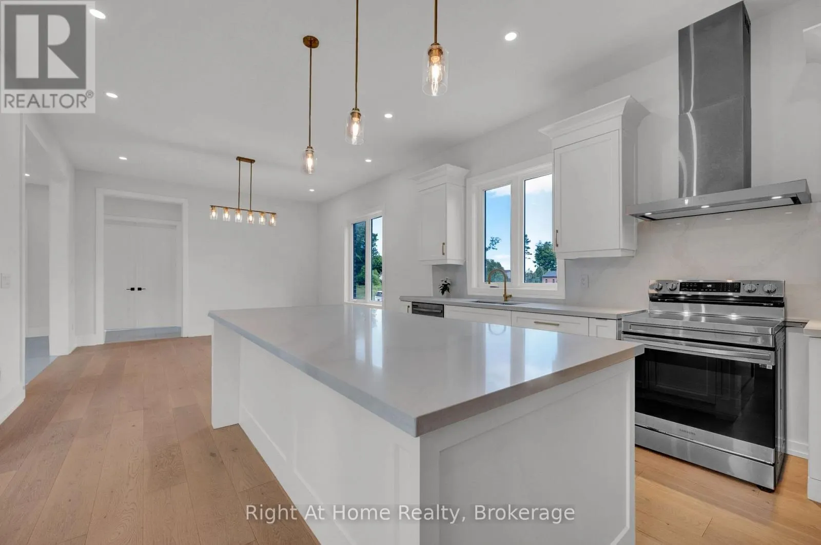 213 SUZANNE MESS BOULEVARD