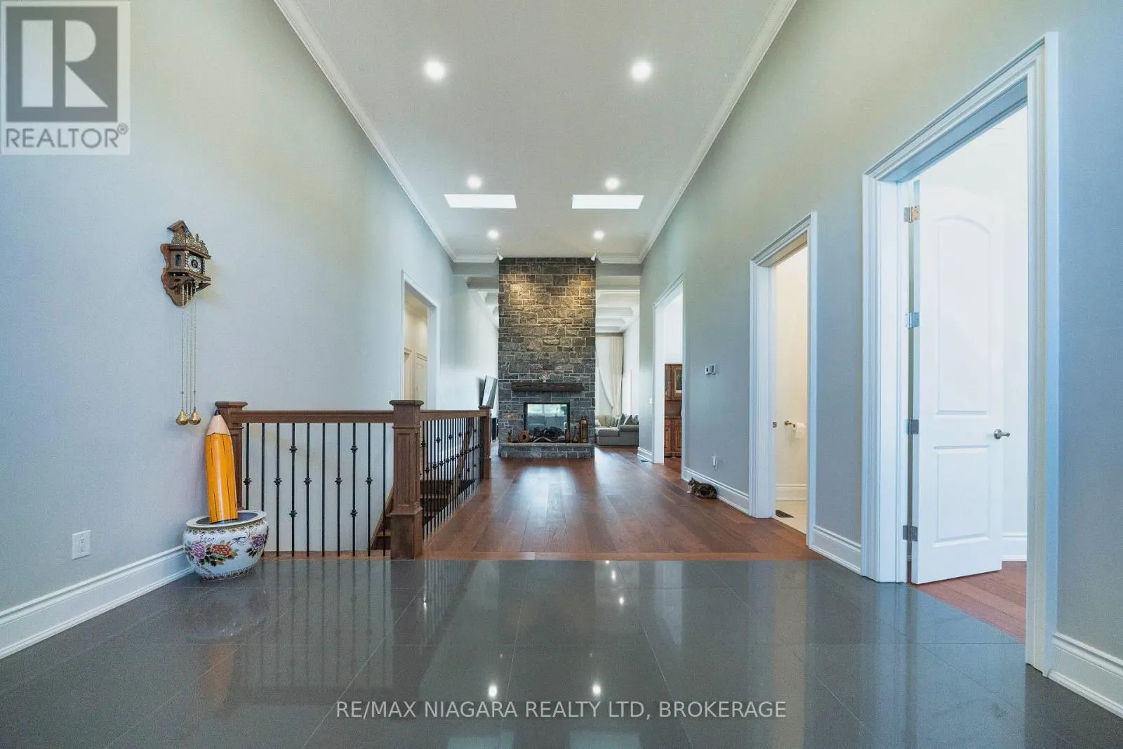 327 QUEENSTON ROAD