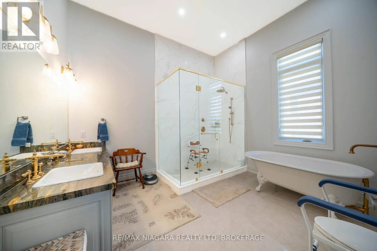 327 QUEENSTON ROAD