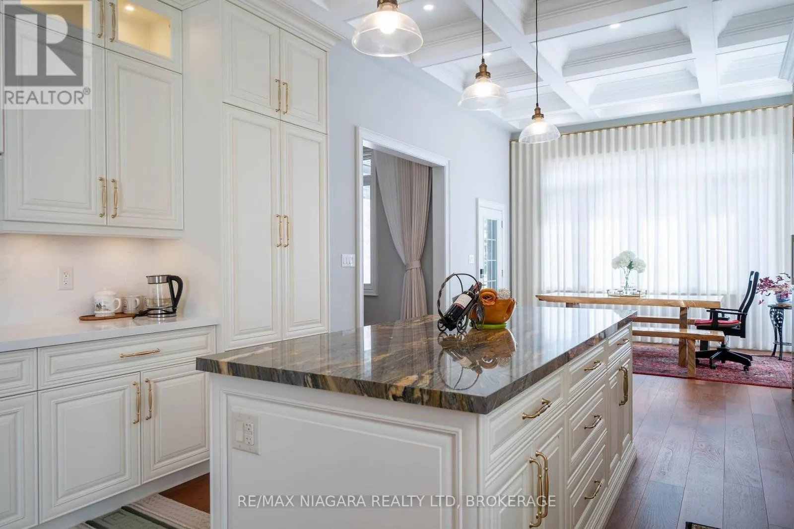 327 QUEENSTON ROAD