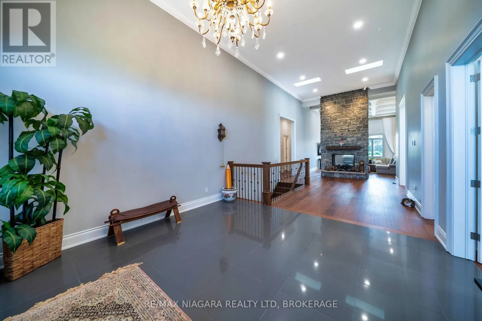 327 QUEENSTON ROAD