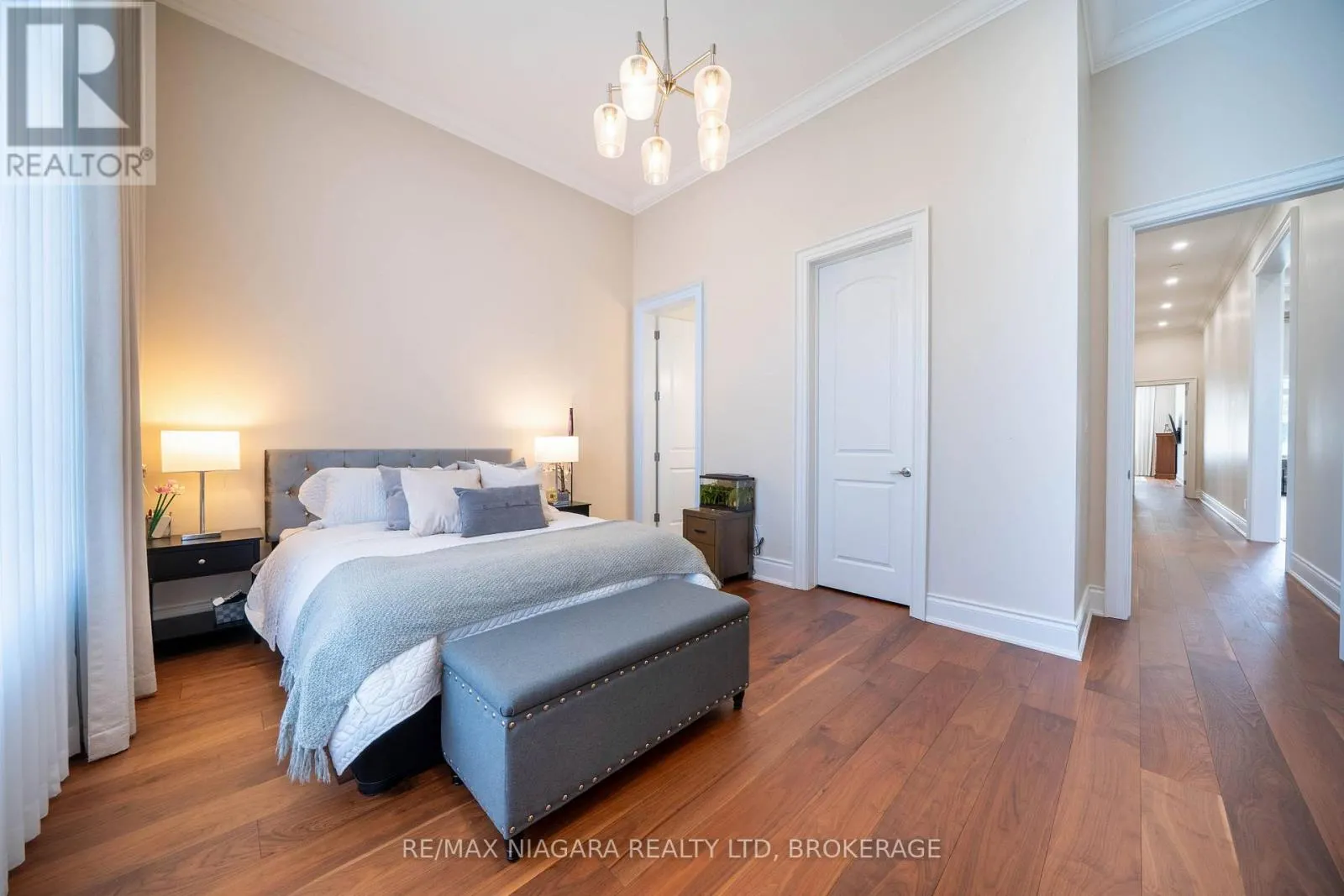 327 QUEENSTON ROAD
