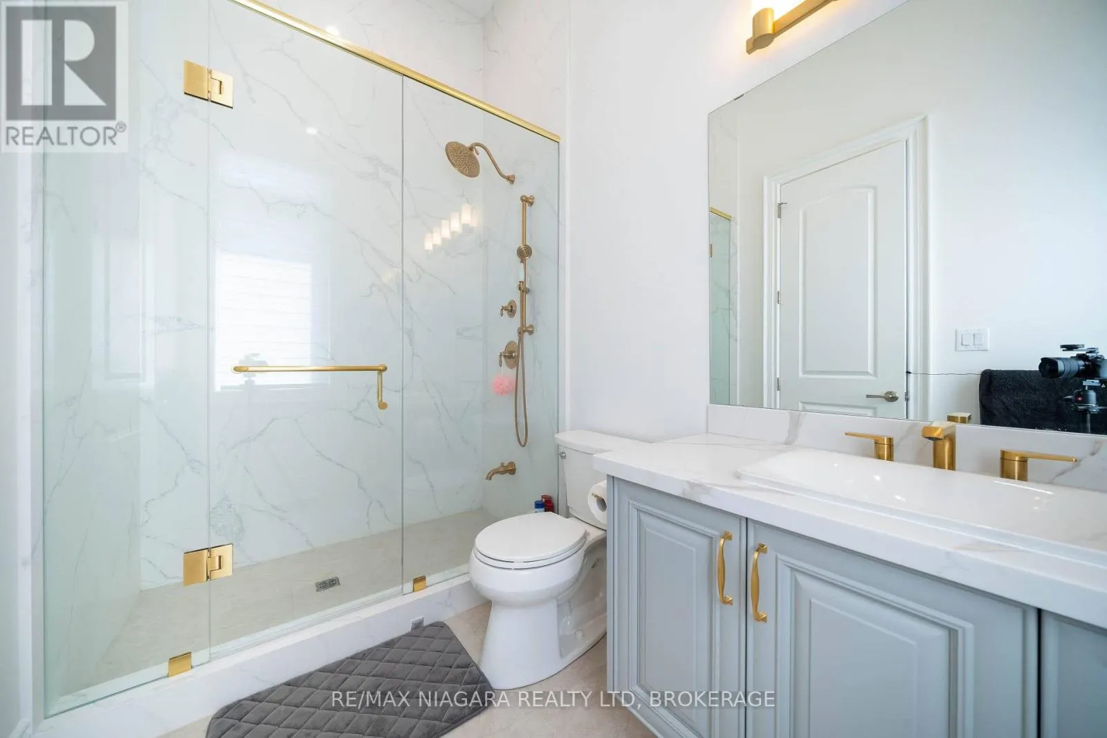 327 QUEENSTON ROAD