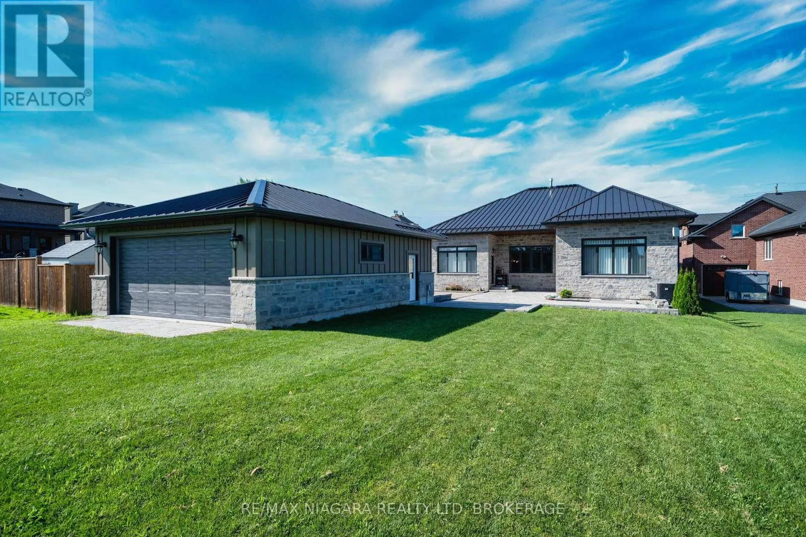 327 QUEENSTON ROAD