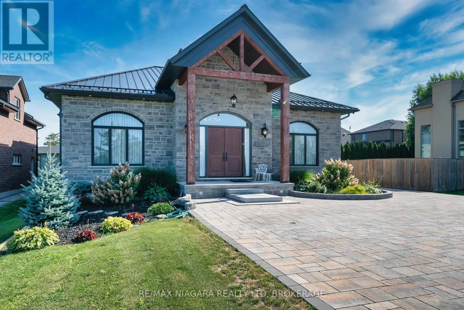 327 QUEENSTON ROAD