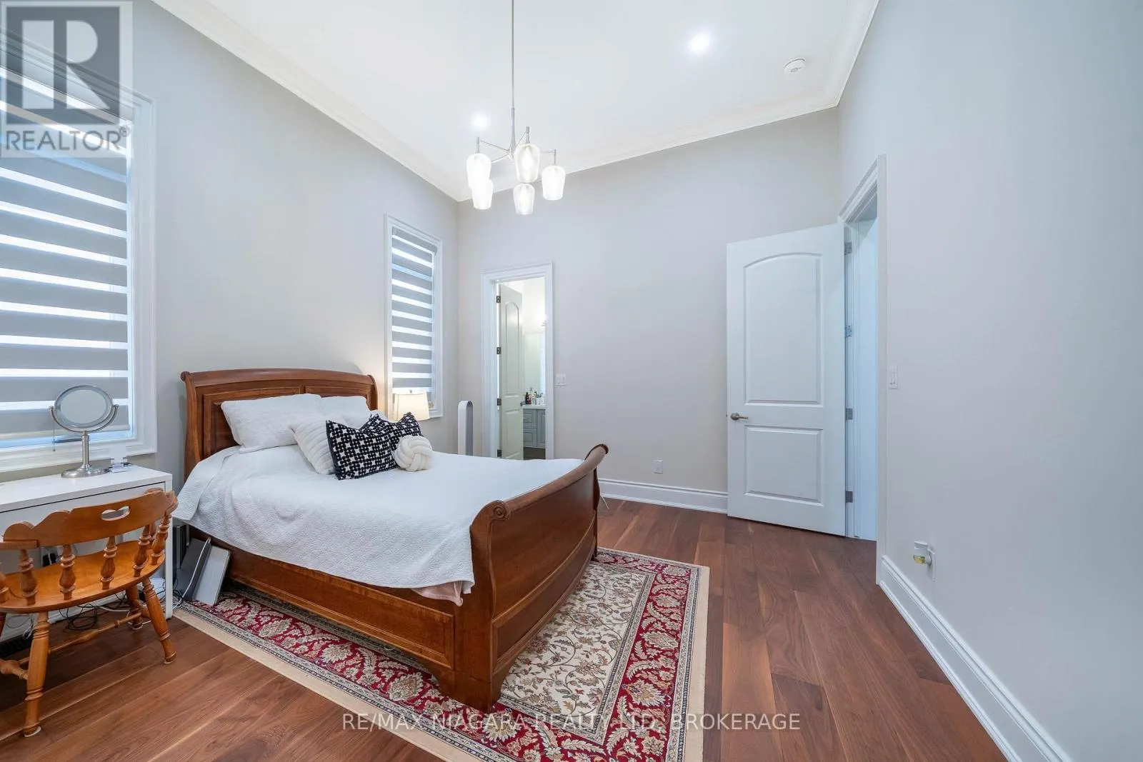 327 QUEENSTON ROAD