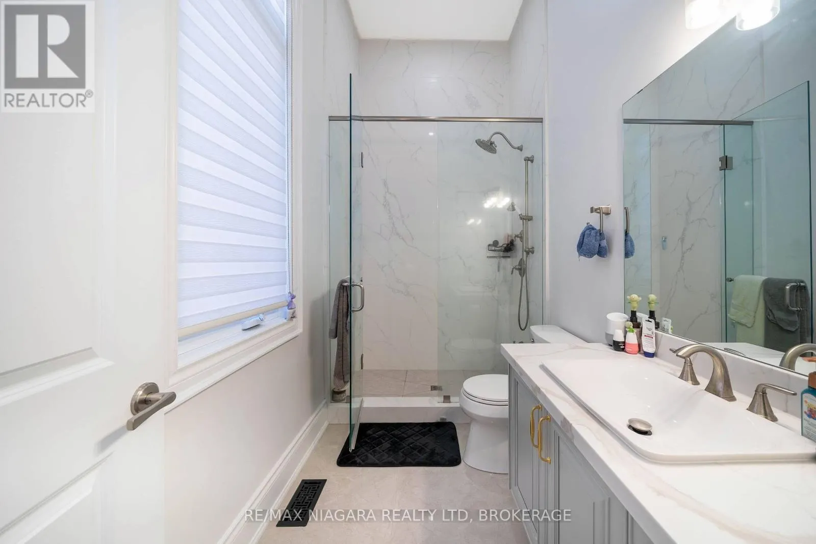 327 QUEENSTON ROAD