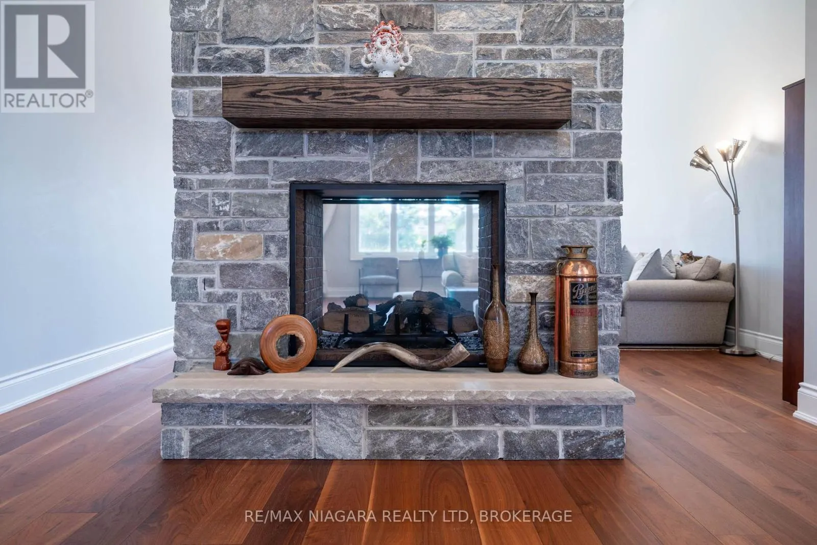 327 QUEENSTON ROAD