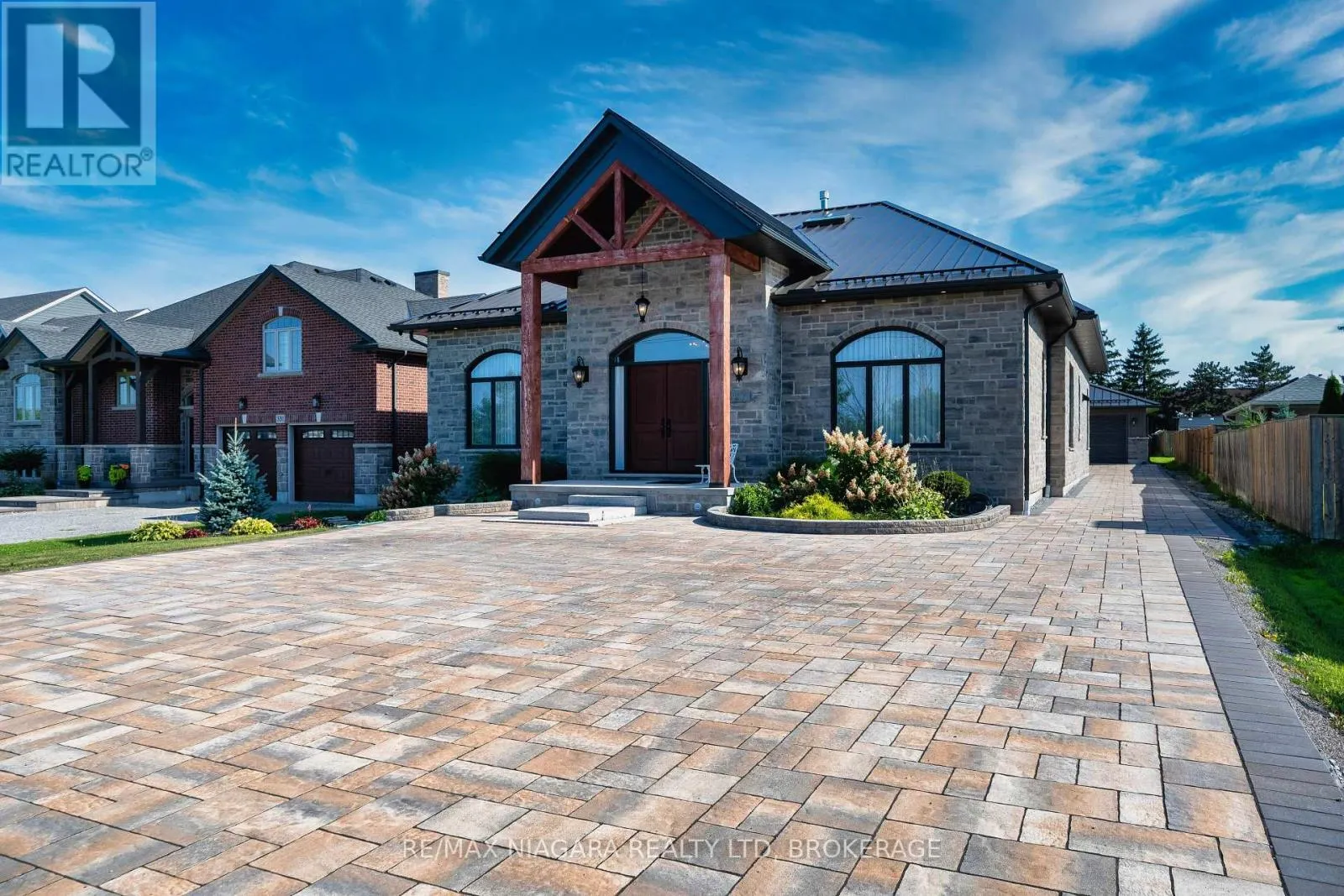 327 QUEENSTON ROAD