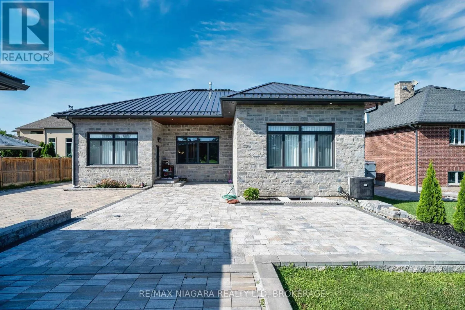 327 QUEENSTON ROAD