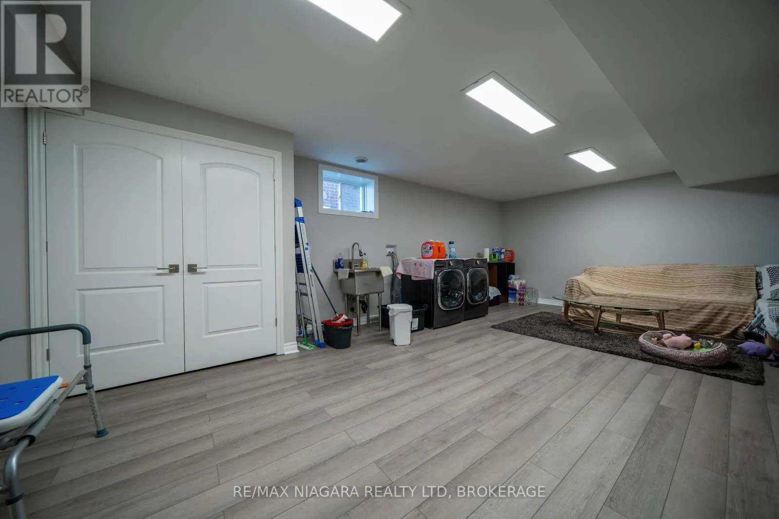 327 QUEENSTON ROAD