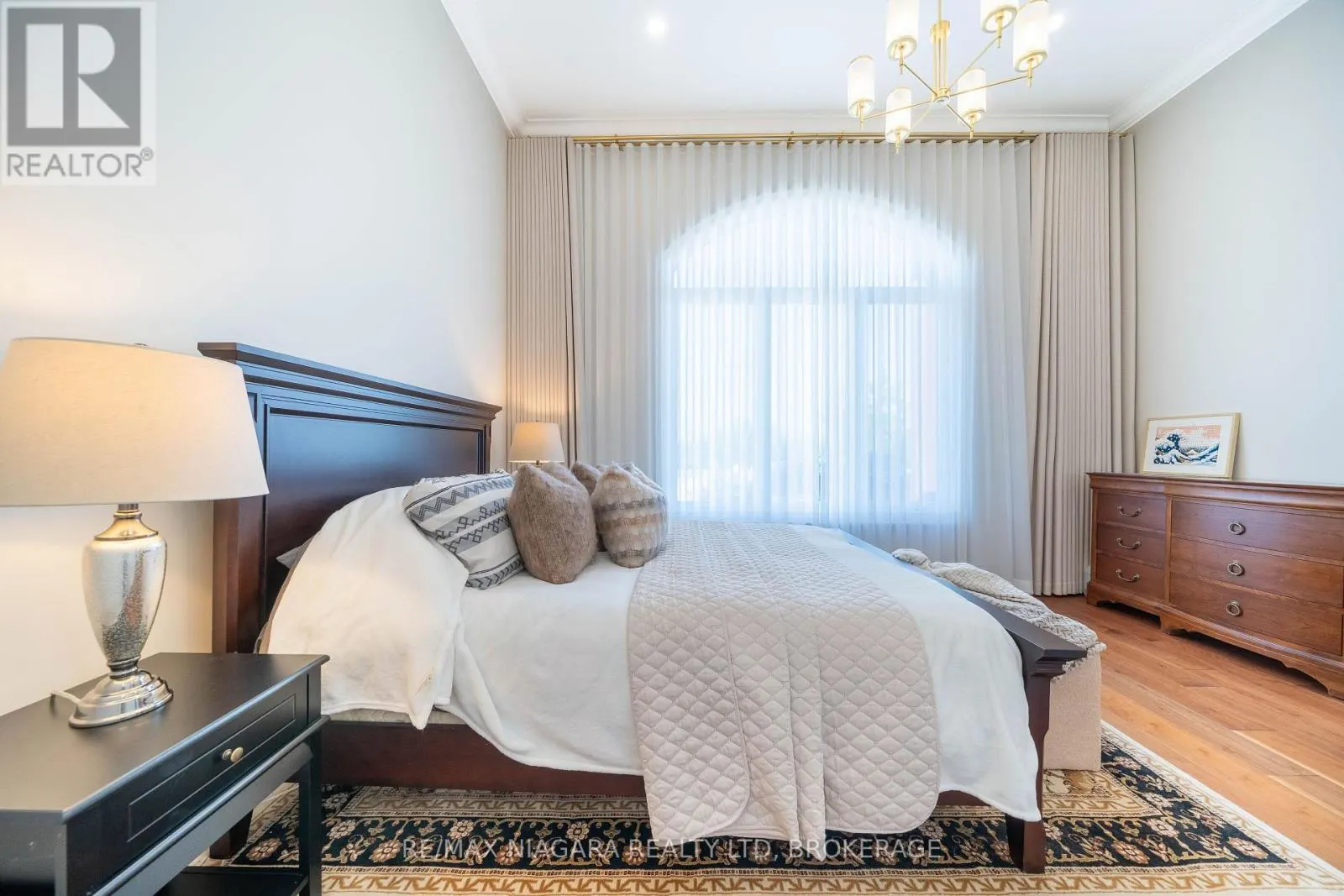327 QUEENSTON ROAD