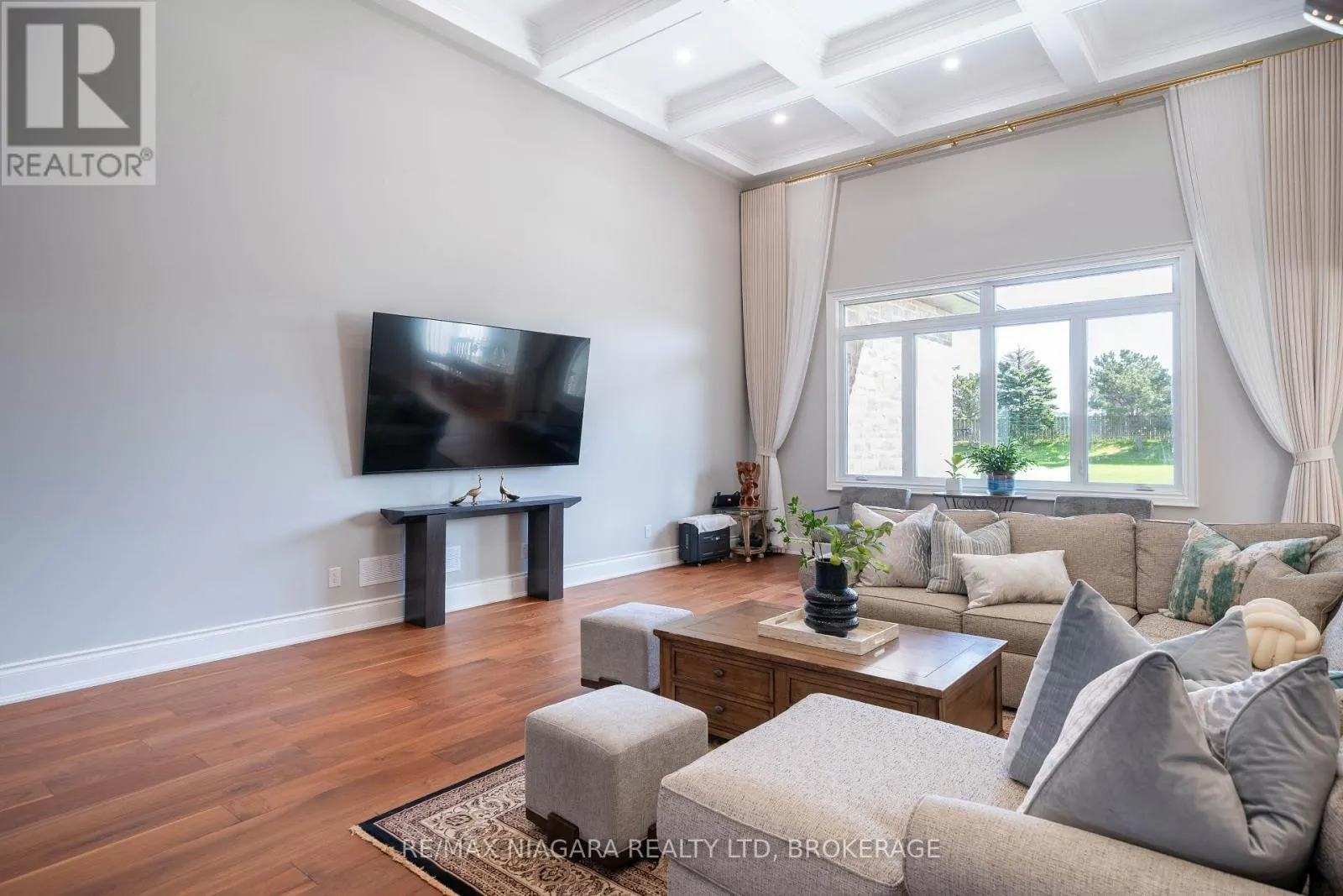 327 QUEENSTON ROAD