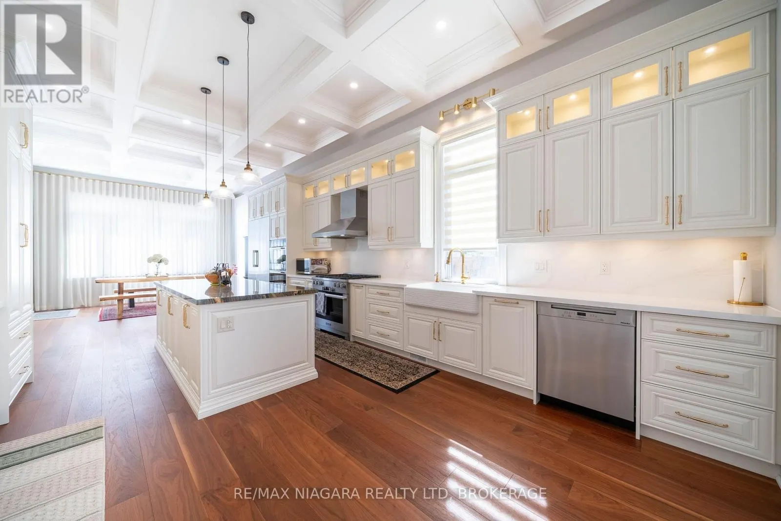 327 QUEENSTON ROAD