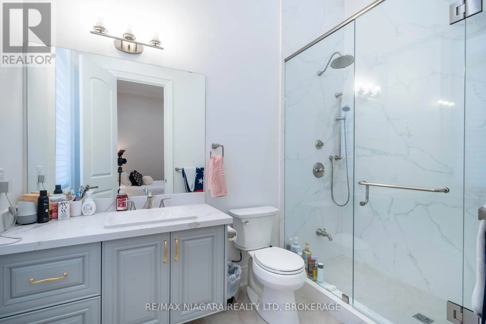 327 QUEENSTON ROAD