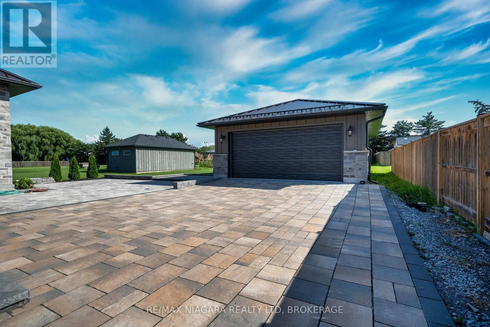 327 QUEENSTON ROAD