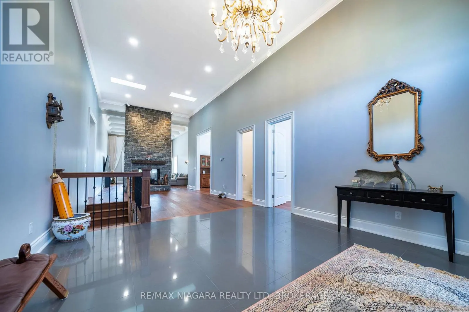 327 QUEENSTON ROAD