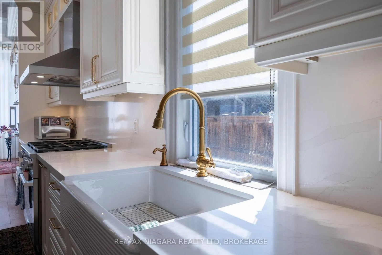 327 QUEENSTON ROAD