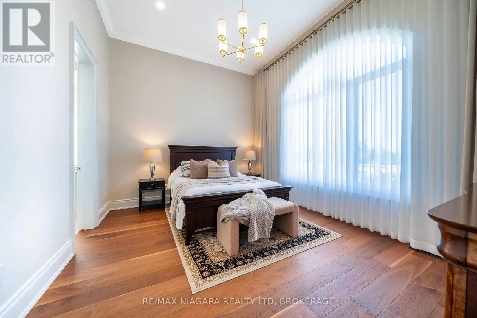 327 QUEENSTON ROAD