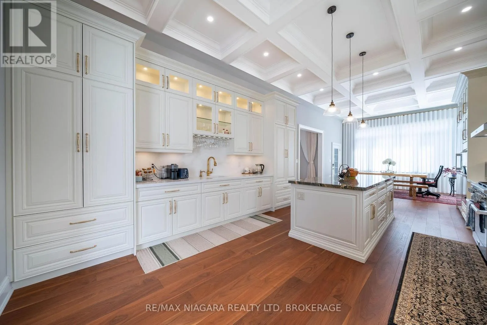 327 QUEENSTON ROAD