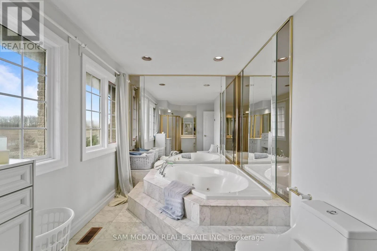 225 PARK ROAD S
