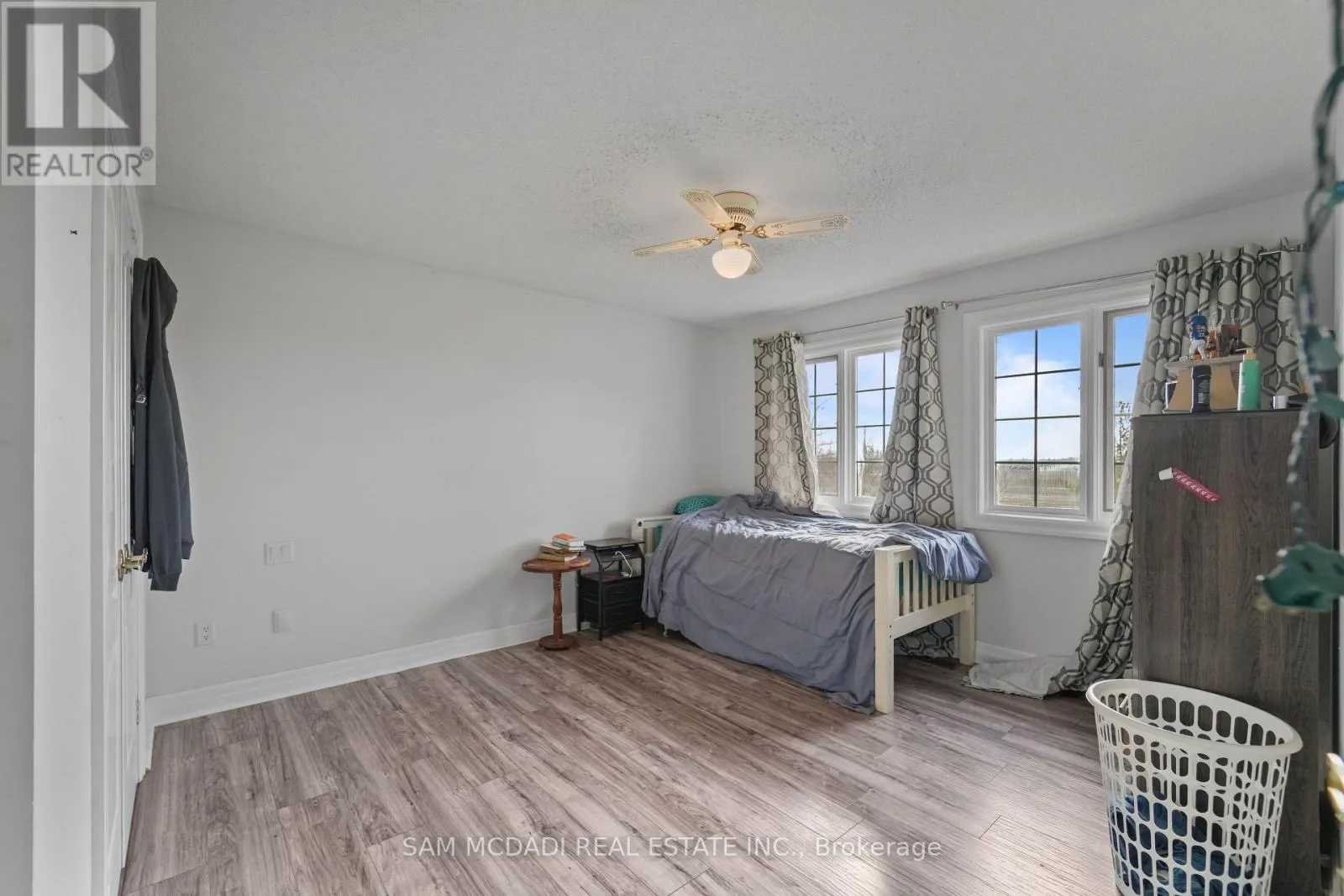 225 PARK ROAD S