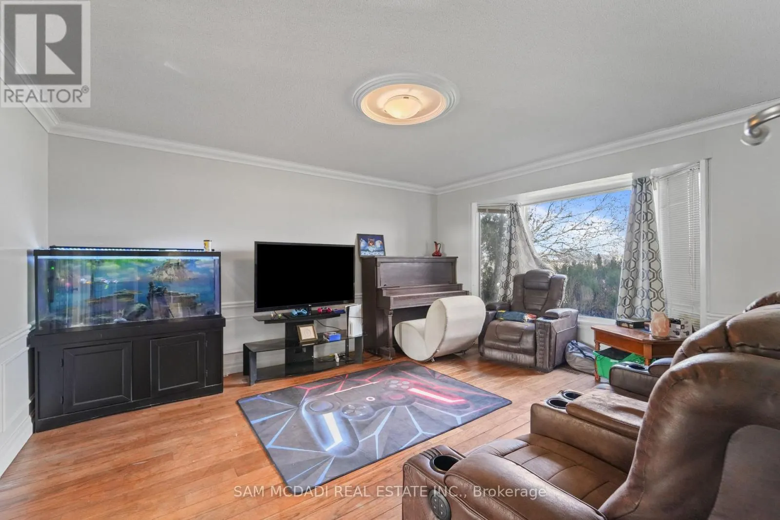 225 PARK ROAD S