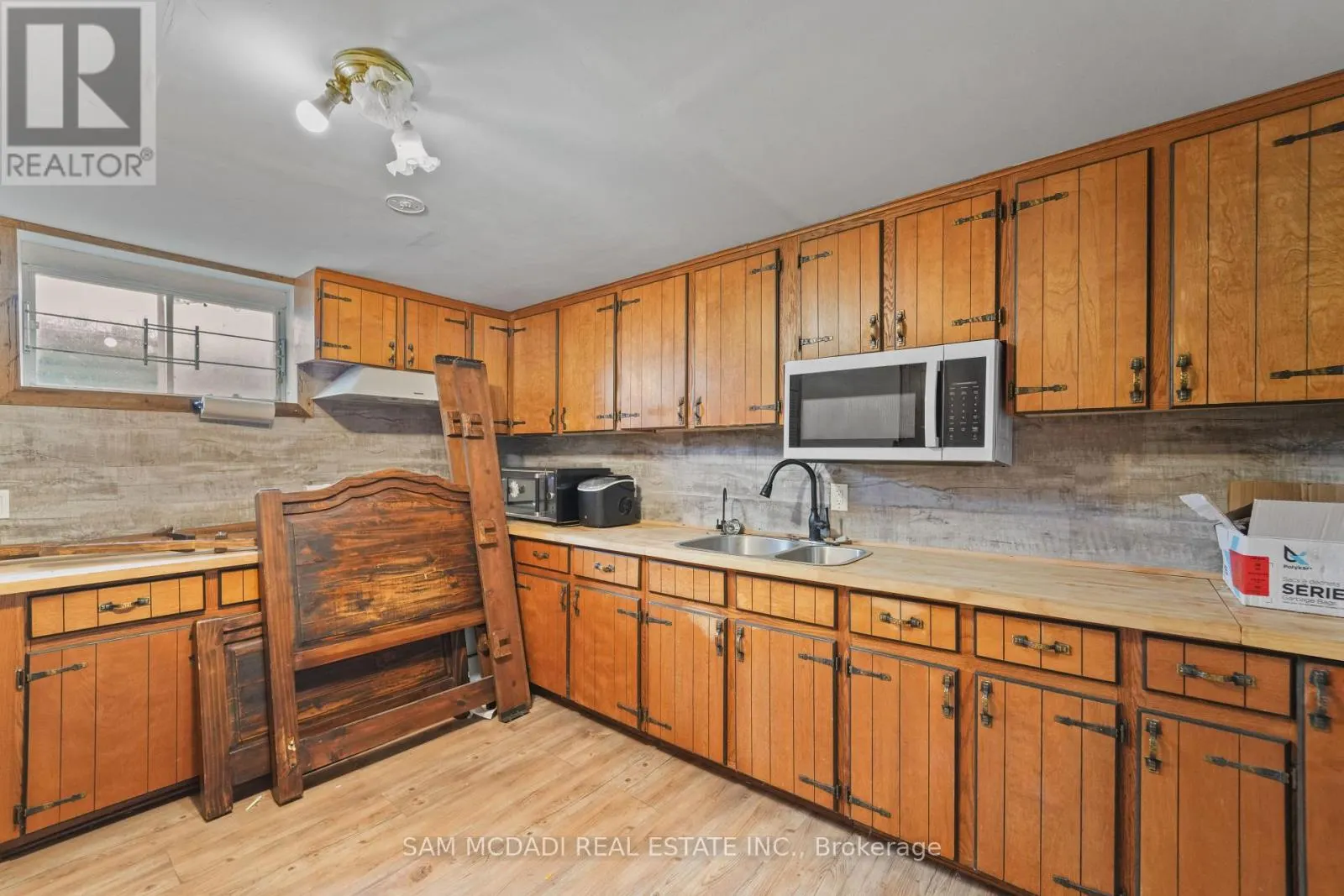 225 PARK ROAD S