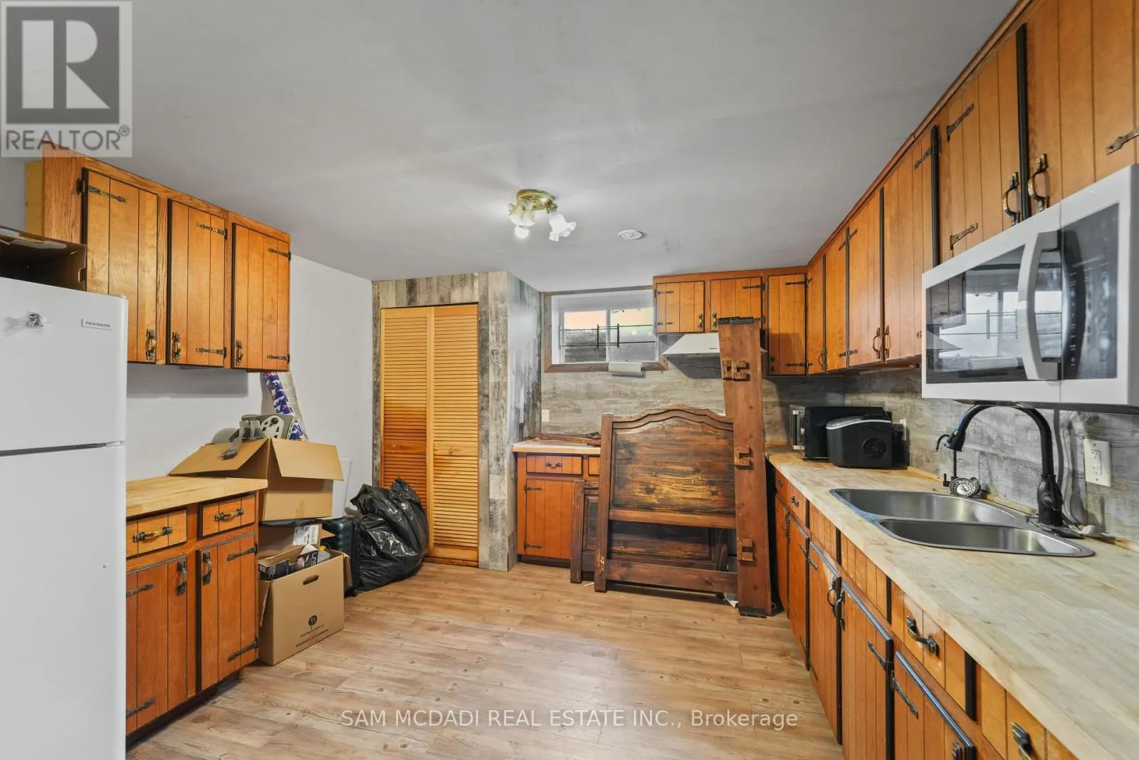 225 PARK ROAD S