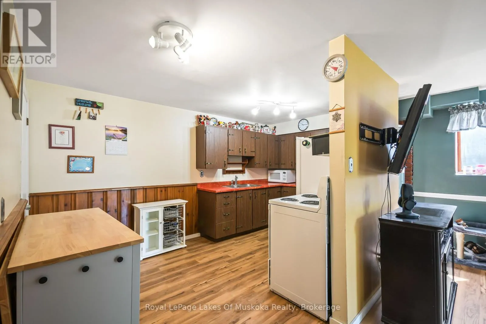 571 DAVID STREET E