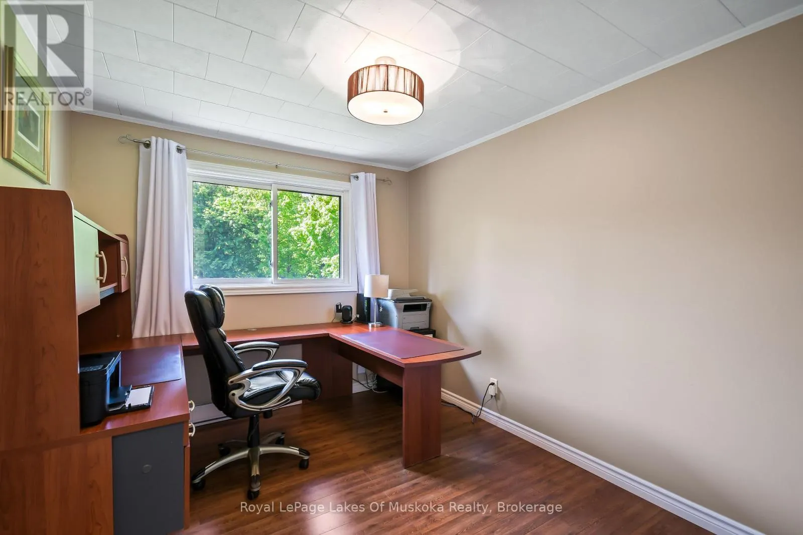 571 DAVID STREET E