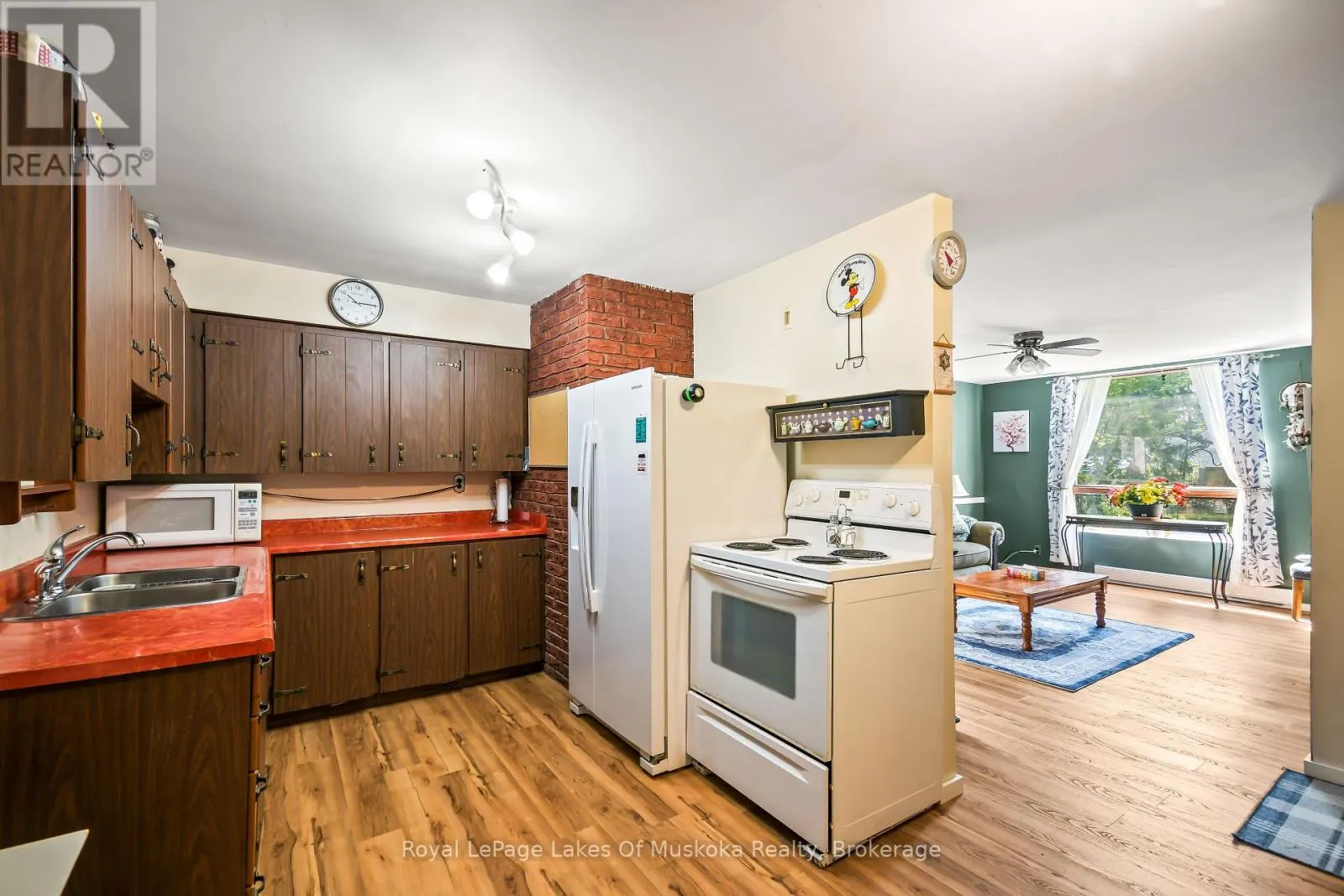 571 DAVID STREET E