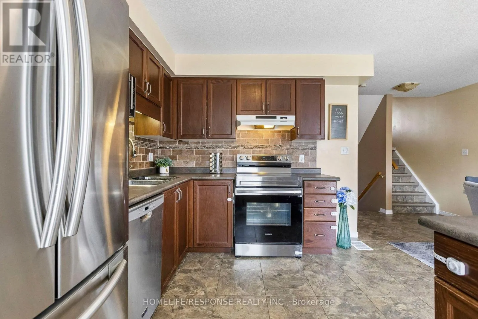 222 SOPHIA CRESCENT