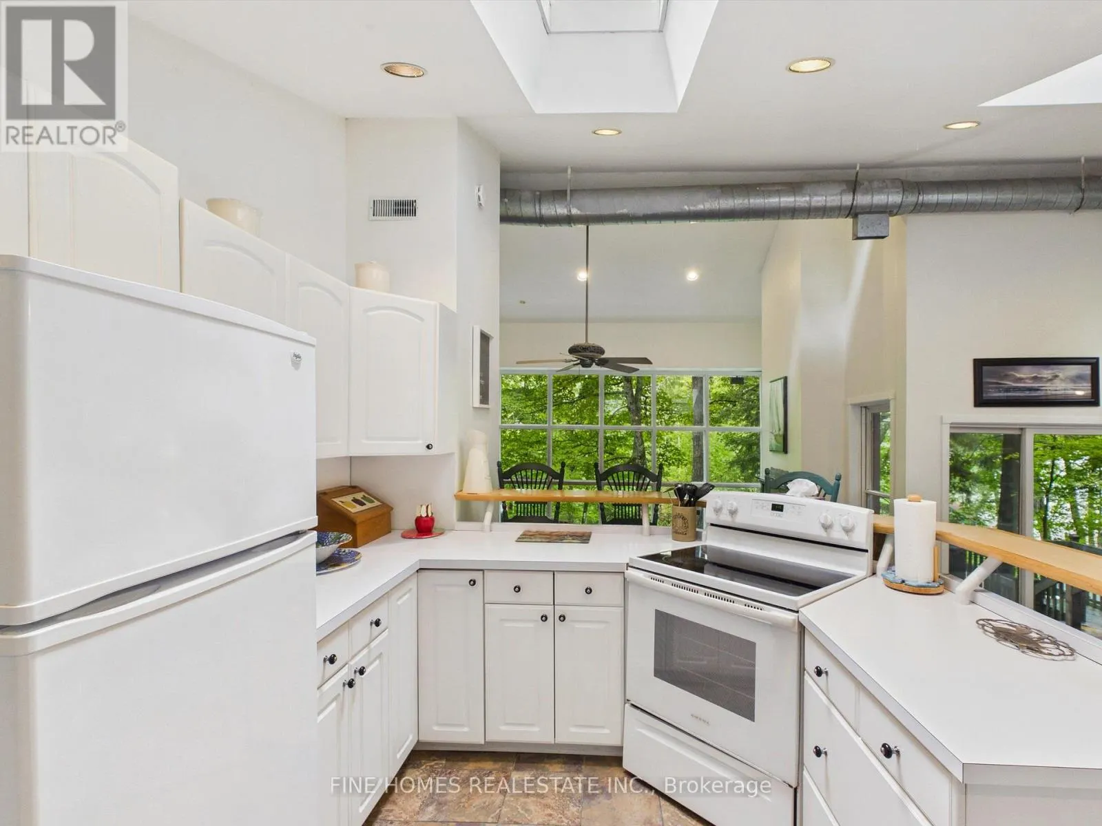 10 - 1326 WINDERMERE ROAD
