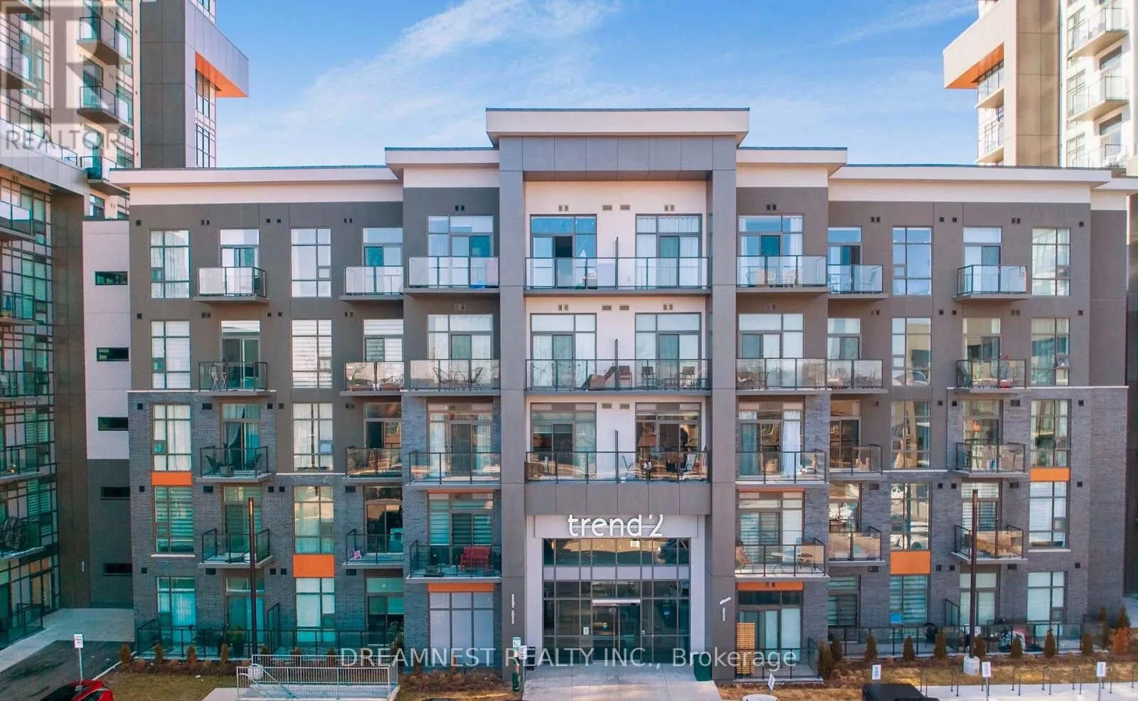 206 - 460 DUNDAS STREET E