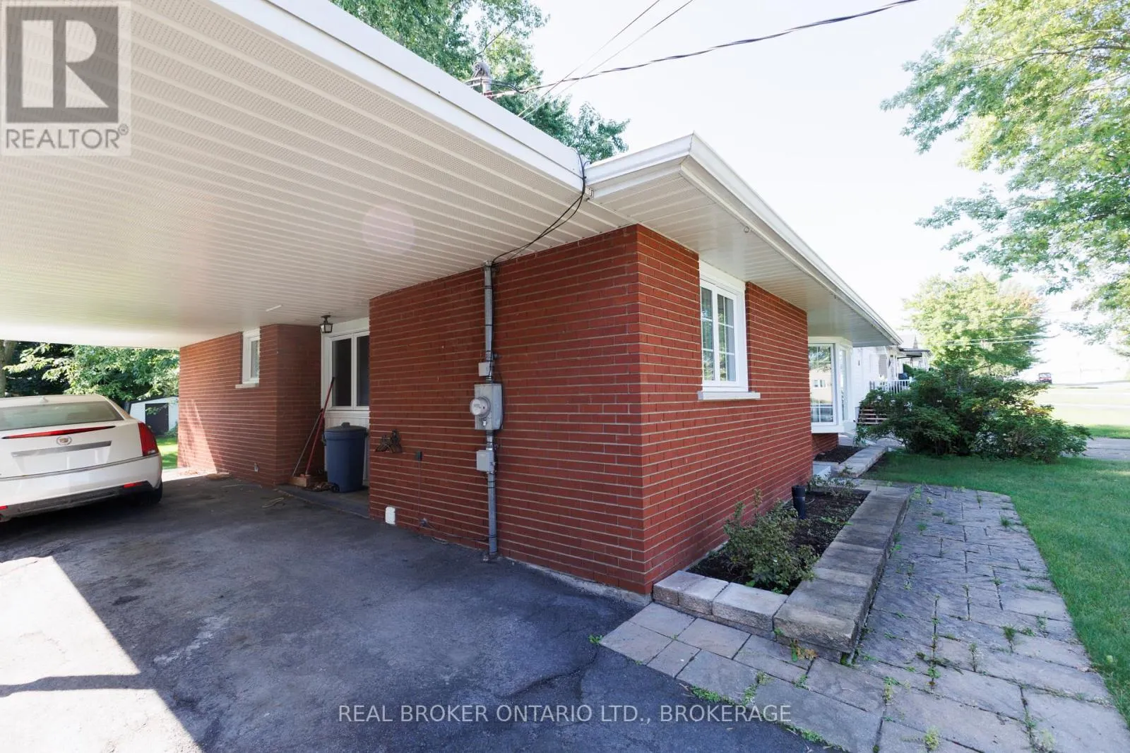 76 KINCARDINE STREET W