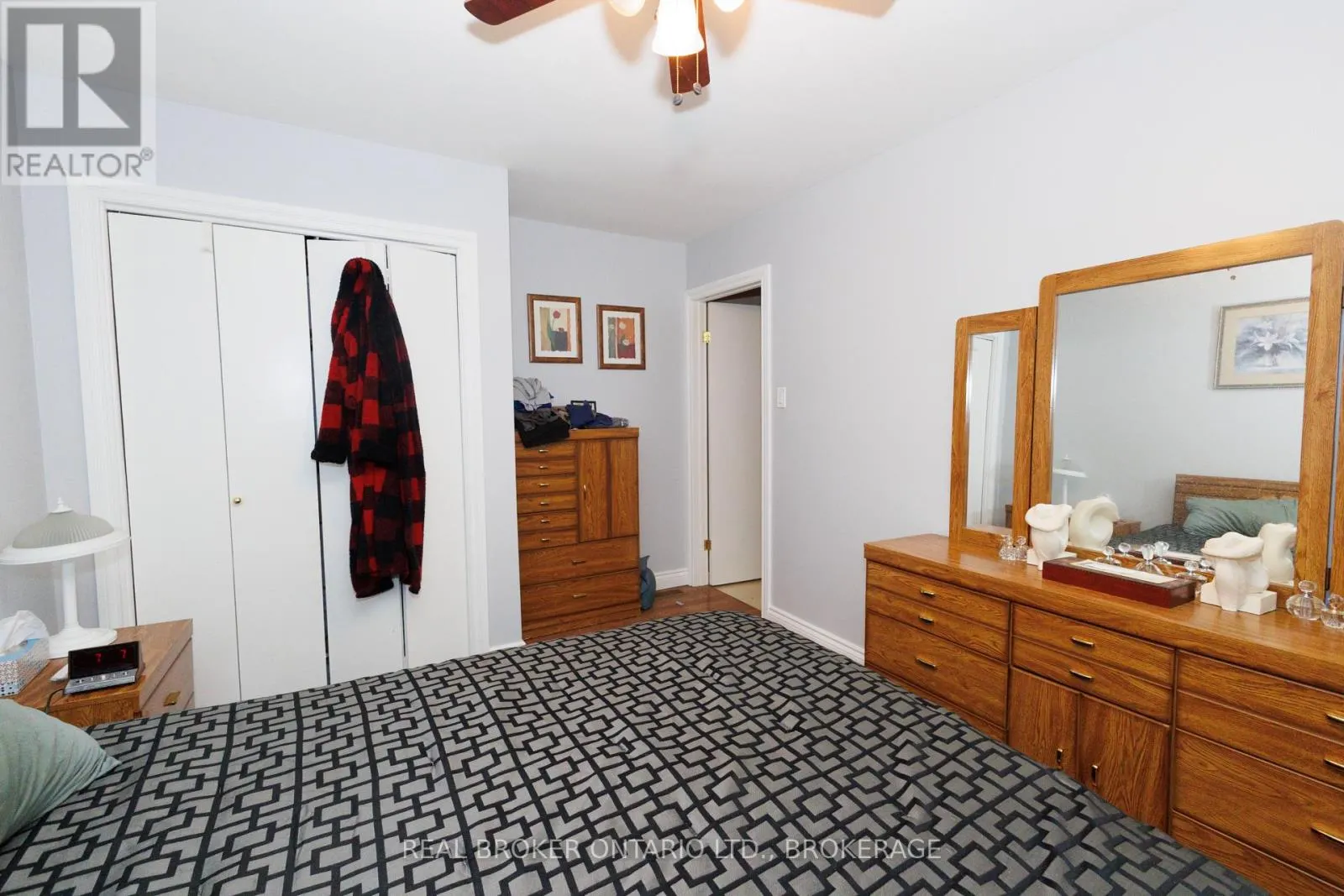 76 KINCARDINE STREET W