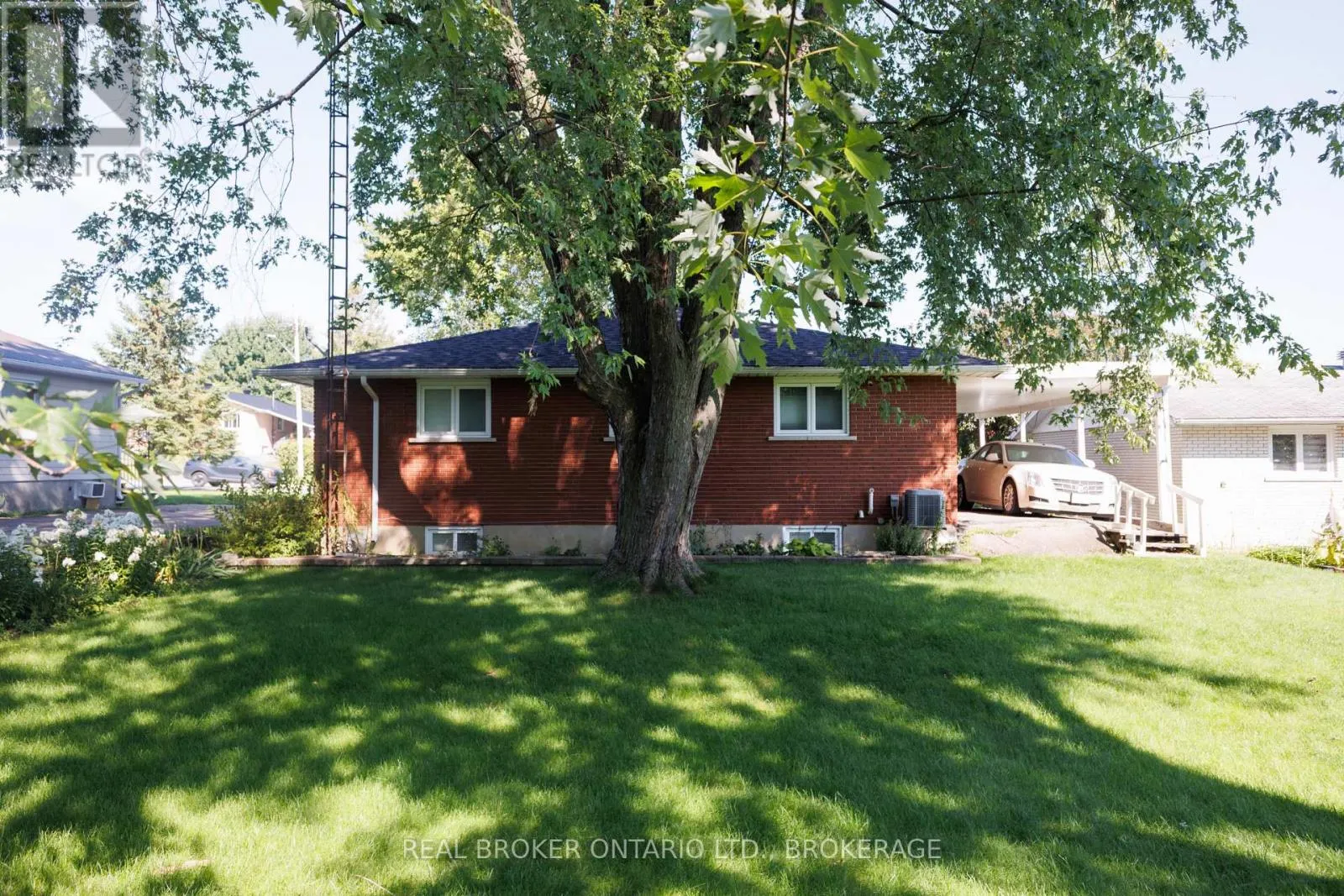 76 KINCARDINE STREET W