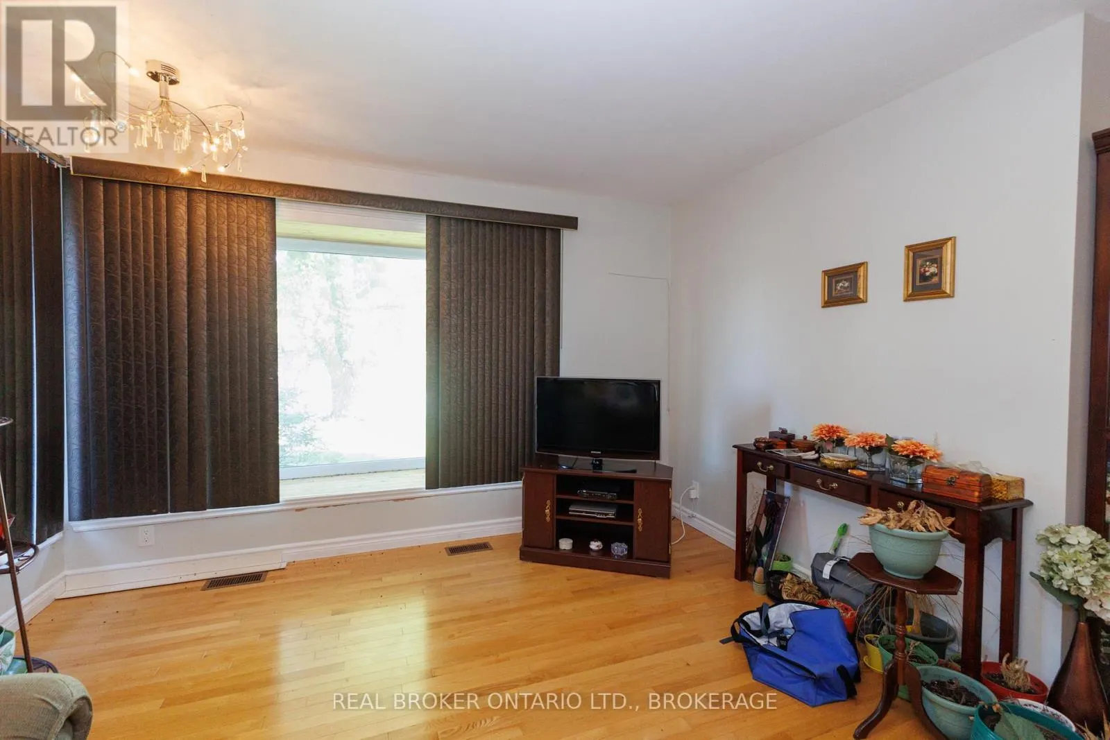 76 KINCARDINE STREET W
