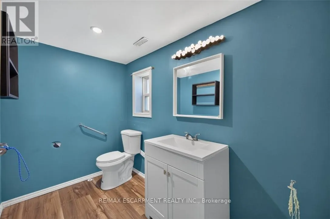 1048 LAKESHORE ROAD