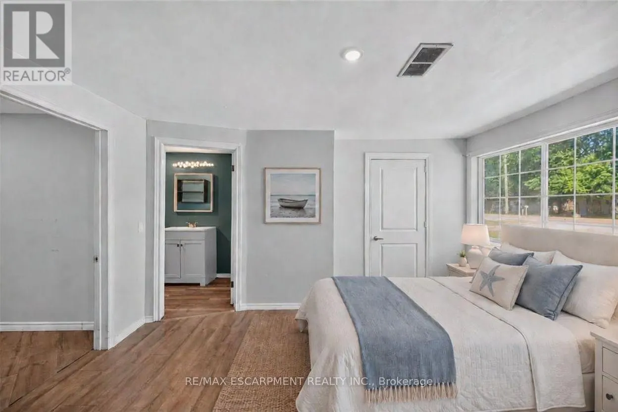 1048 LAKESHORE ROAD