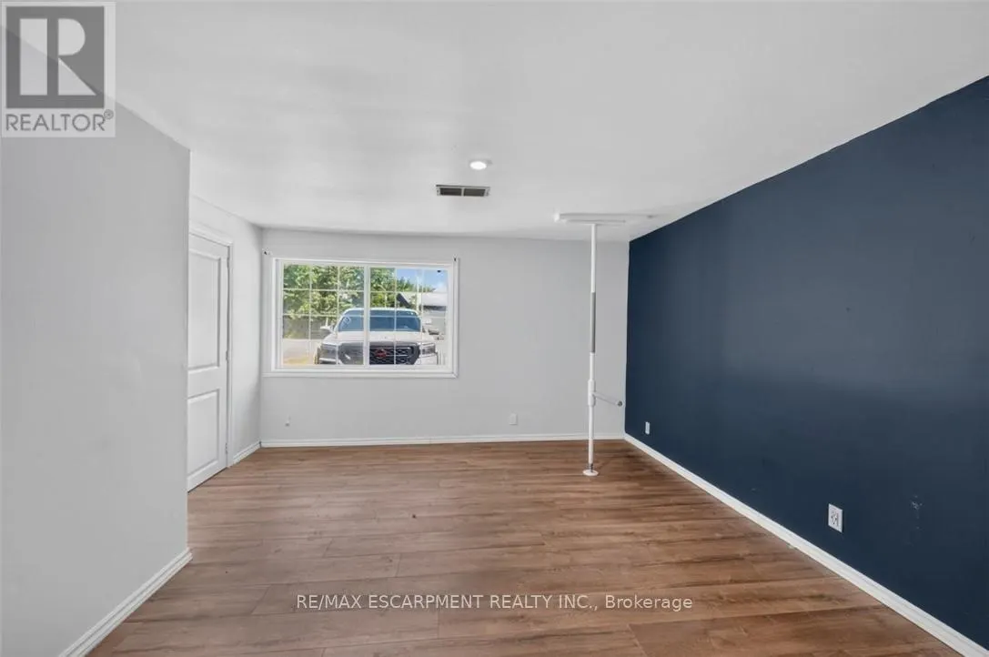 1048 LAKESHORE ROAD