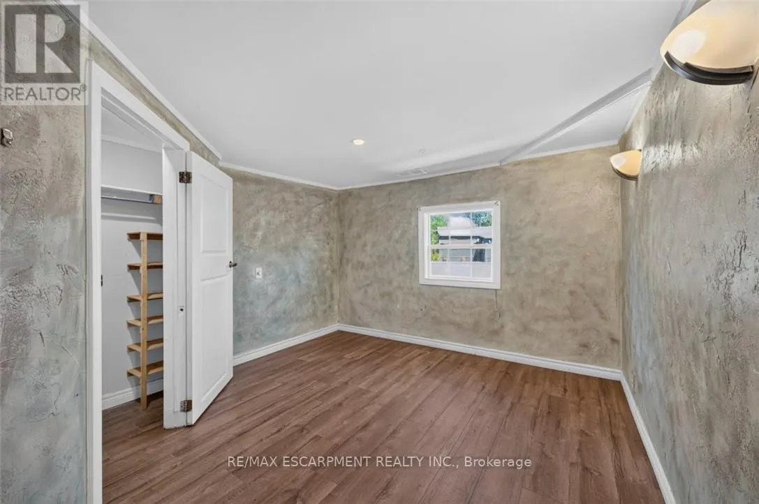 1048 LAKESHORE ROAD