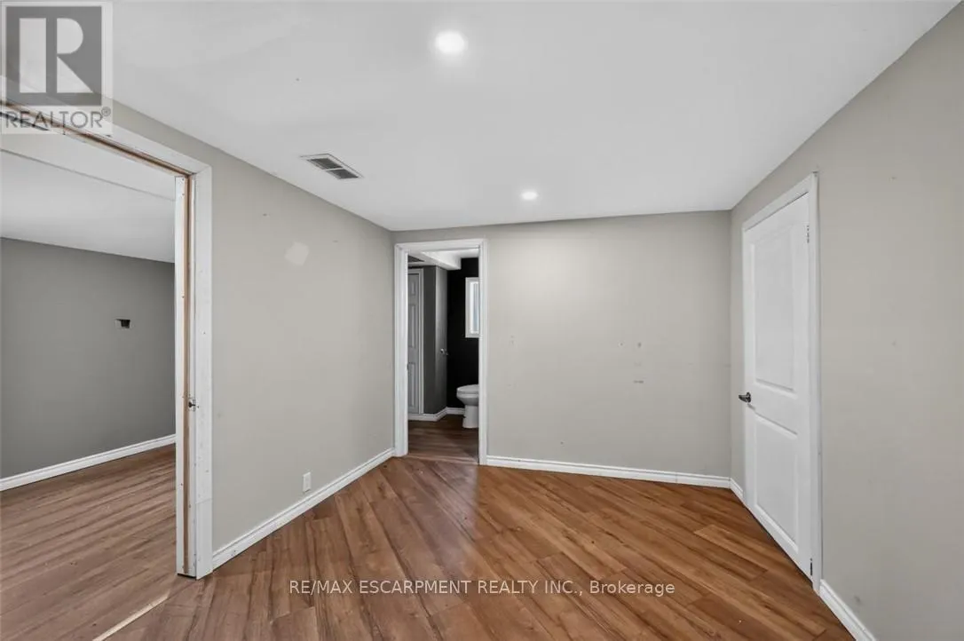 1048 LAKESHORE ROAD