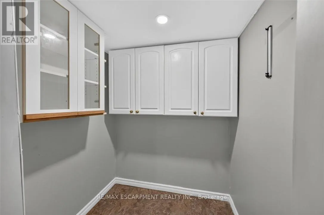 1048 LAKESHORE ROAD