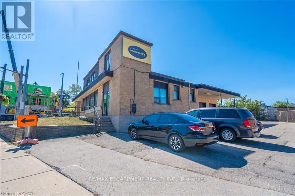 UPPER - 5005 KING STREET