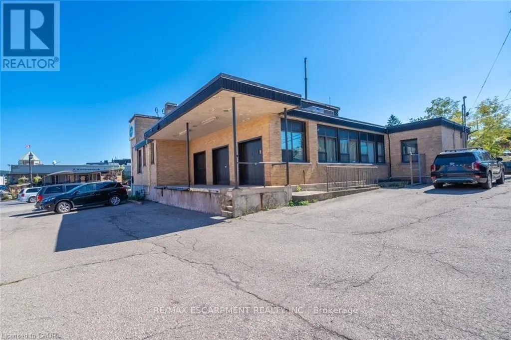 UPPER - 5005 KING STREET